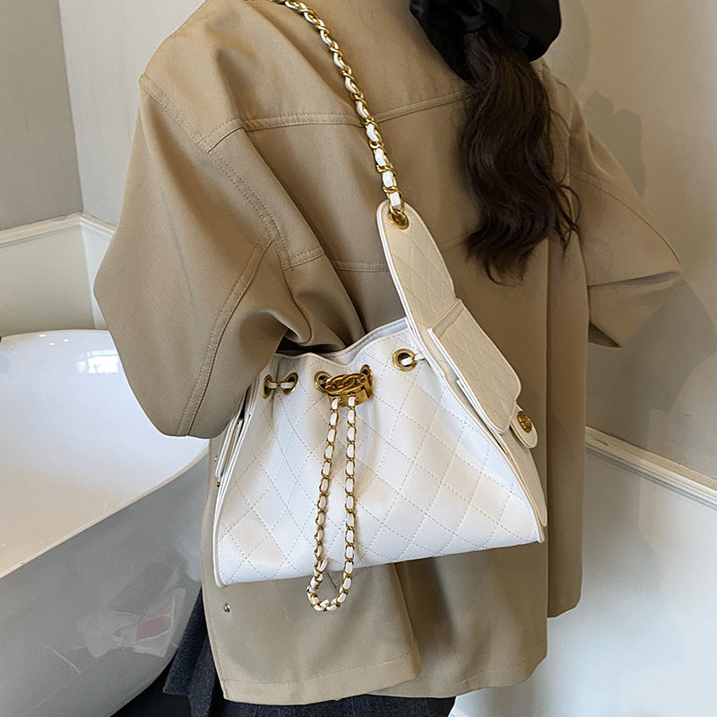 Lingge chain bag women's 2025 new crossbody bag autumn and winter niche design is popular this year