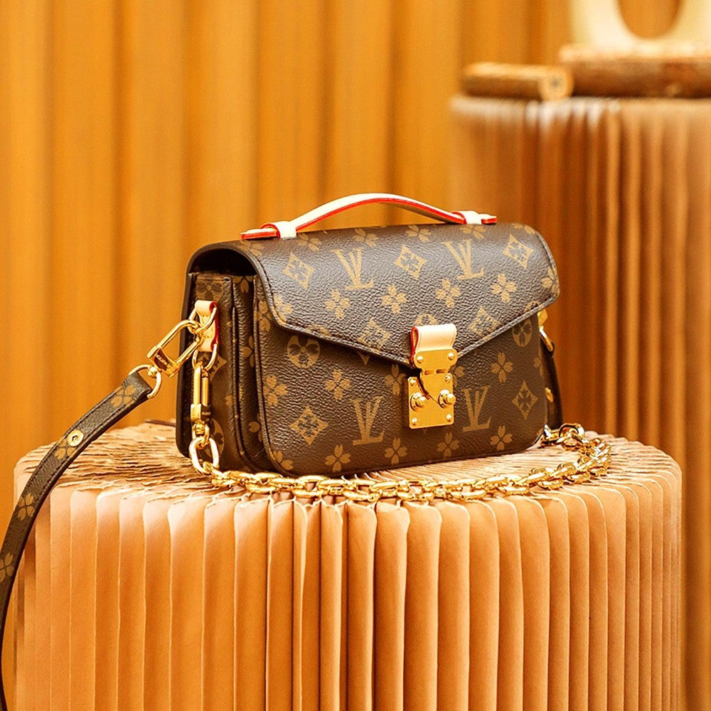 LV Original standard chip version 2025 new high version L leather women's bag small postman one shoulder crossbody bag V chain