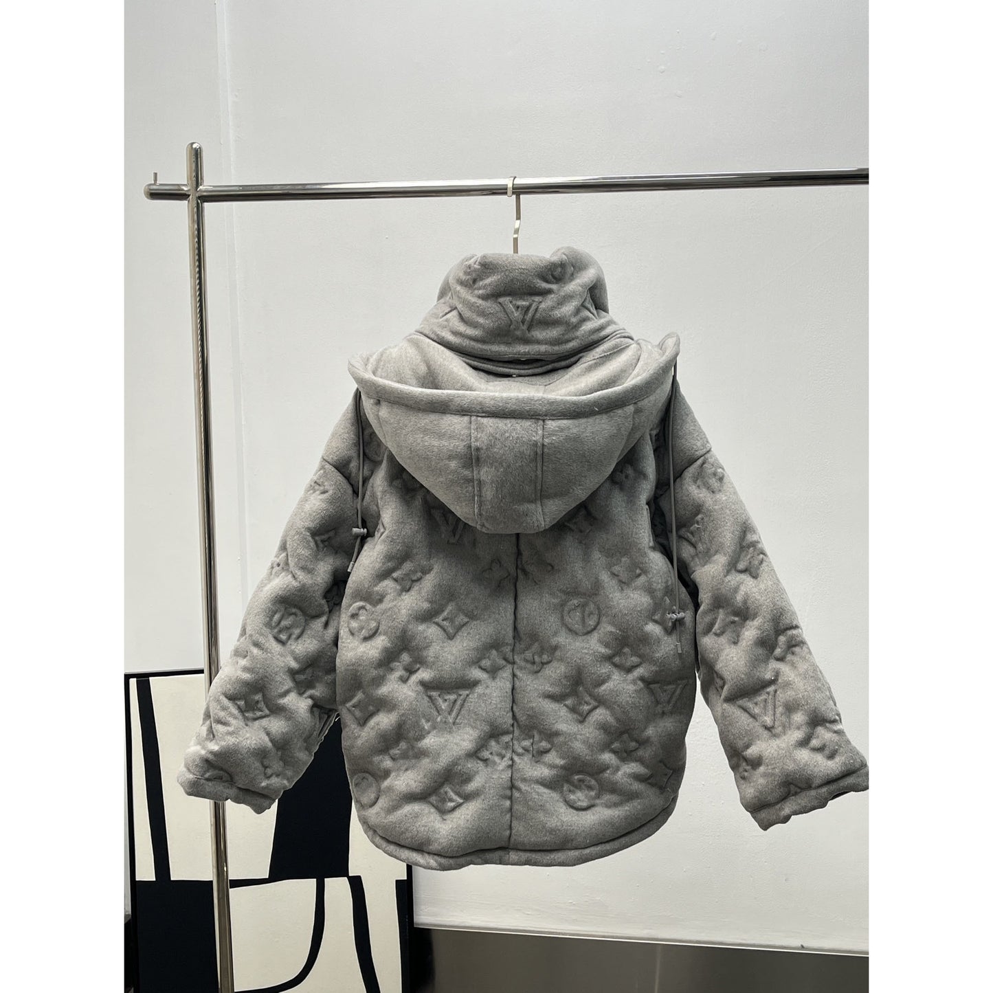 LV 2026 European and American style autumn and winter letter jacquard embossed embossed wool fluffy down jacket fashion men's and women's jackets