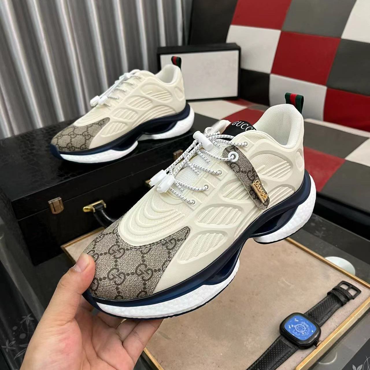 Gucci Europe's new light luxury fashion casual shoes, lightweight, breathable, comfortable sneakers, versatile personality, thick-soled running men's shoes