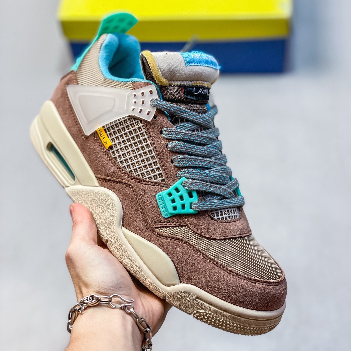 shoes High Quality AJ4 Mid-Top Retro Casual Sports Basketball Shoes Comfortable Cushioning Abrasion Resistant Outdoor Shoes Pink Black Couple Shoes