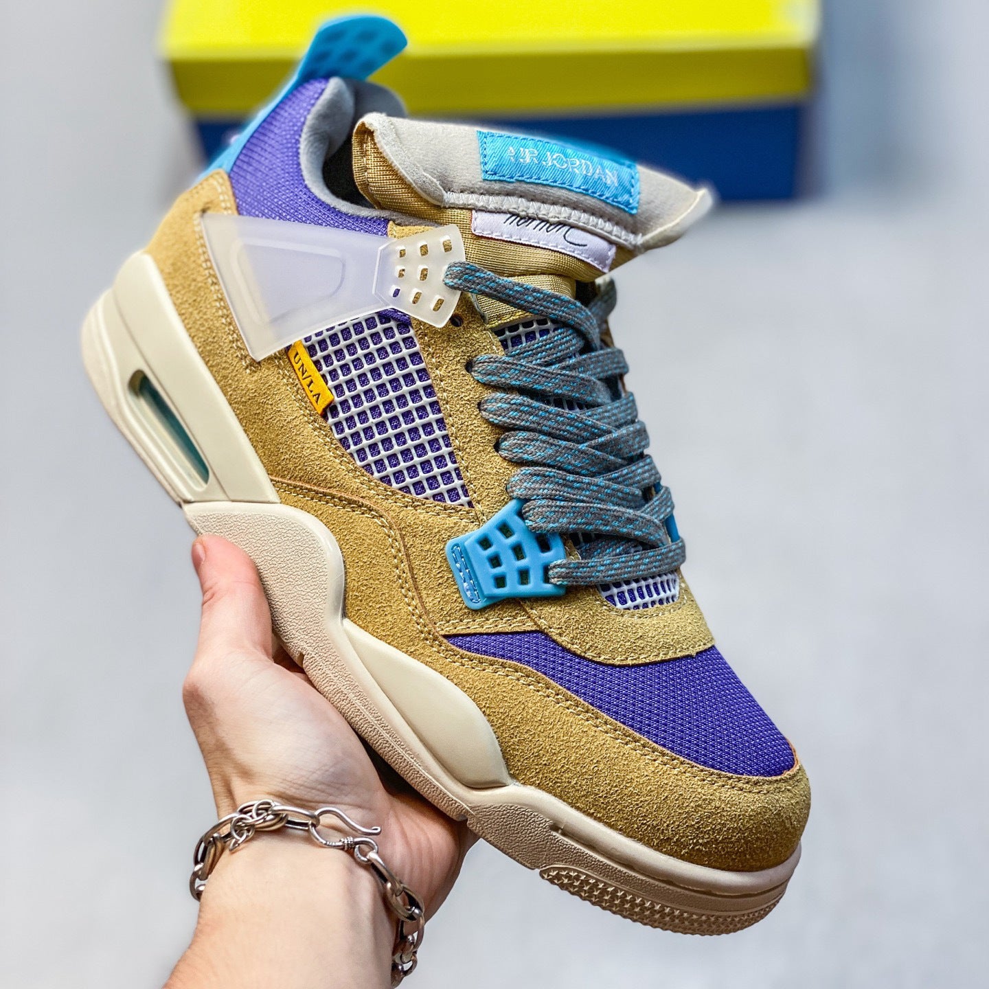 shoes High Quality AJ4 Mid-Top Retro Casual Sports Basketball Shoes Comfortable Cushioning Abrasion Resistant Outdoor Shoes Pink Black Couple Shoes