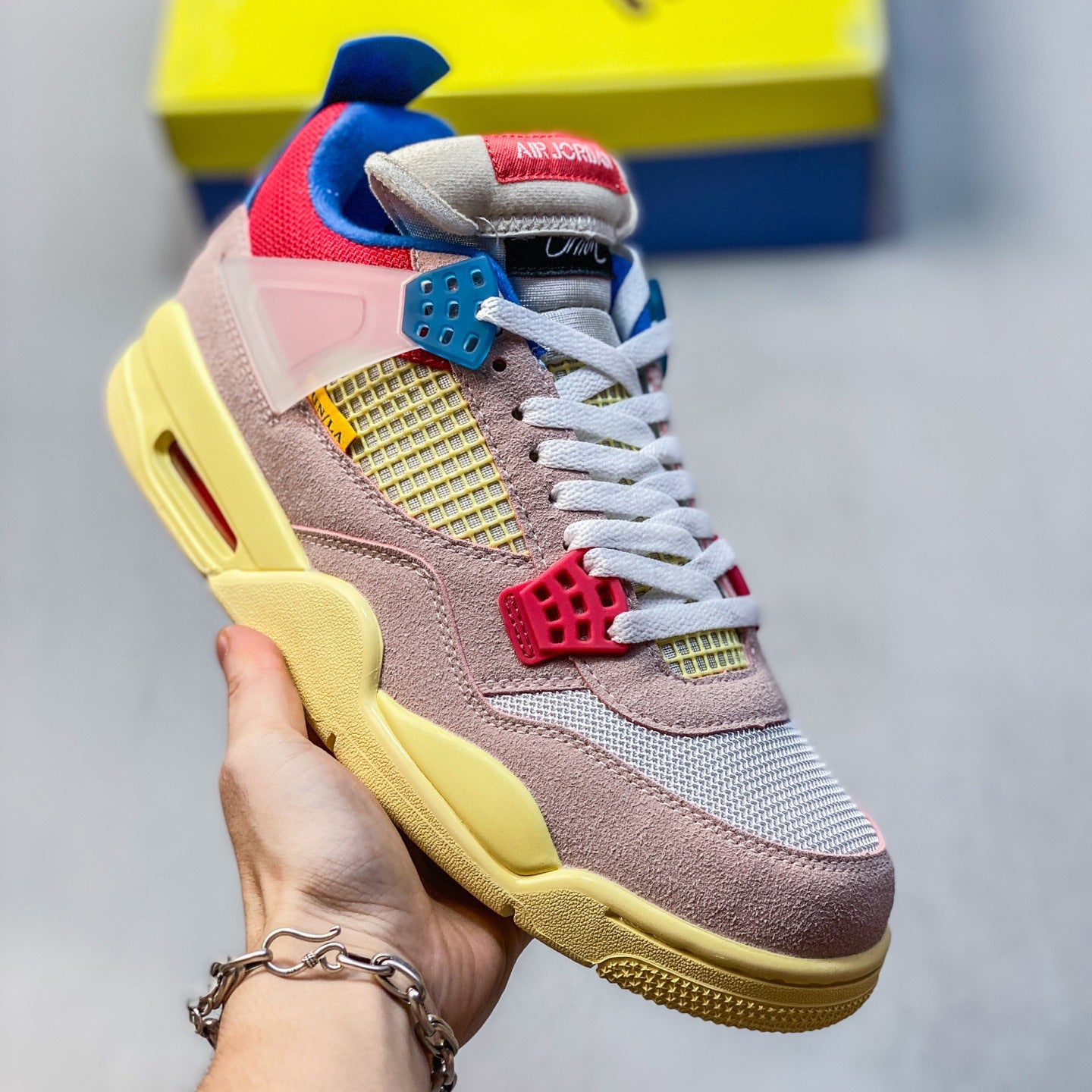 shoes High Quality AJ4 Mid-Top Retro Casual Sports Basketball Shoes Comfortable Cushioning Abrasion Resistant Outdoor Shoes Pink Black Couple Shoes