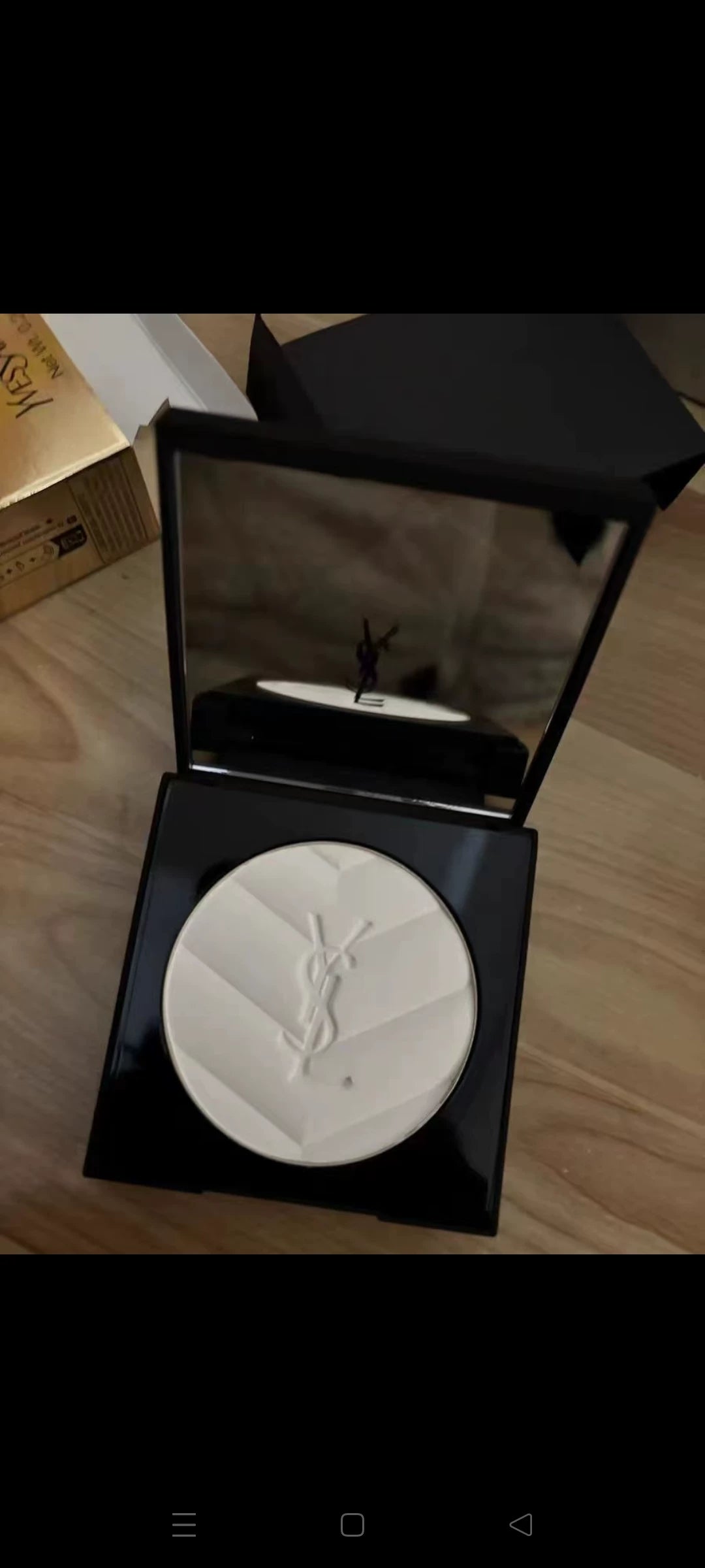 YSL Genuine big brand French original Holy Family Permanent Leather Powder Transparent White Cake Oil Control Honey Powder 7.5g