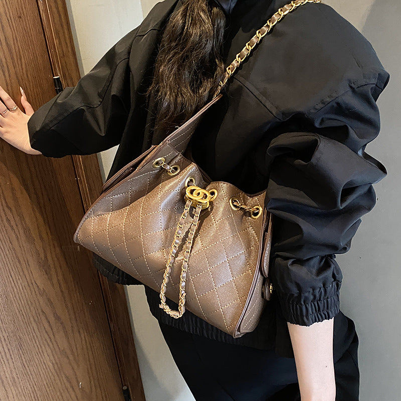 Lingge chain bag women's 2025 new crossbody bag autumn and winter niche design is popular this year