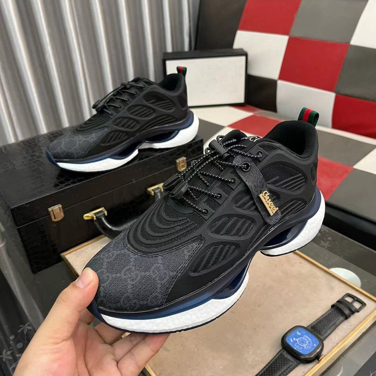 Gucci Europe's new light luxury fashion casual shoes, lightweight, breathable, comfortable sneakers, versatile personality, thick-soled running men's shoes