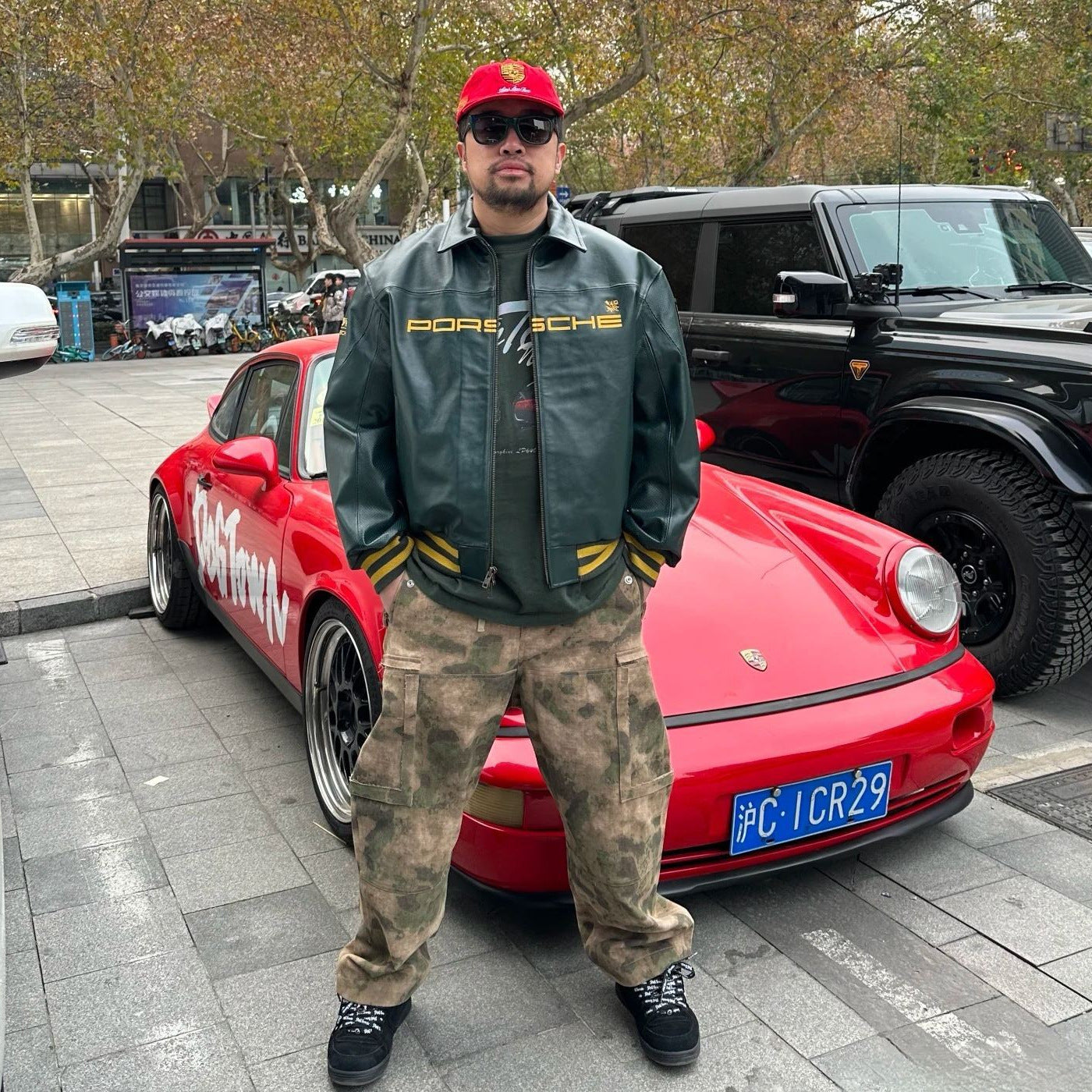 Porsche Signature‑Jacke – Stilvoll & langlebig Spot Vintage James Car Culture Heavy ‮ Two Pounds ‬ Fanglian Joint Insurance ‮ Jesi ‬ Racing Jacke