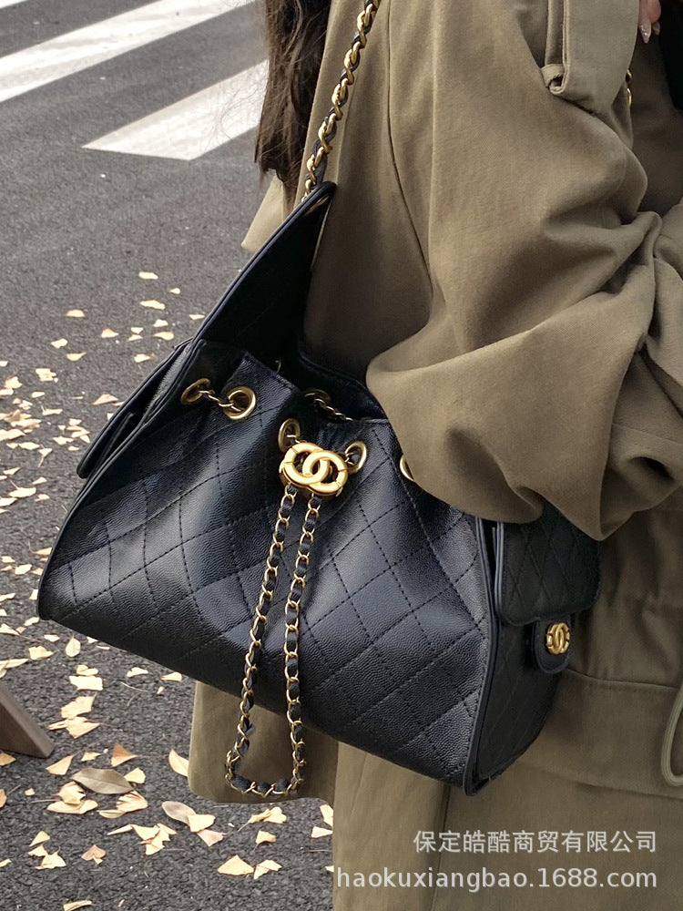 Lingge chain bag women's 2025 new crossbody bag autumn and winter niche design is popular this year
