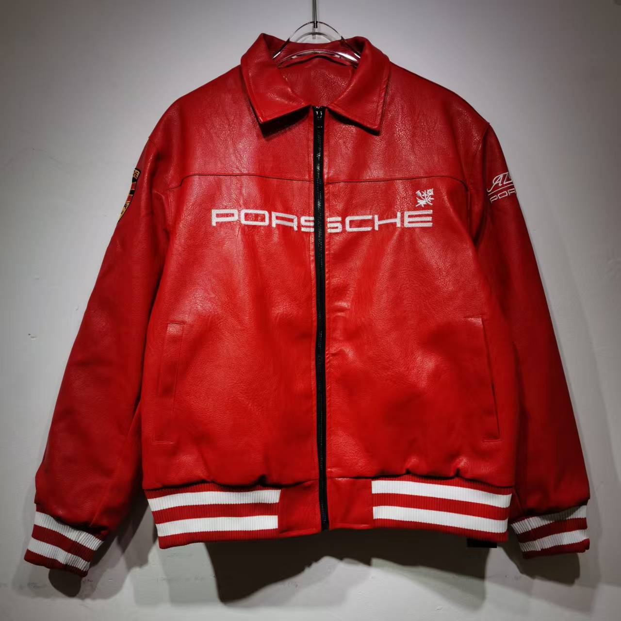 Porsche Signature‑Jacke – Stilvoll & langlebig Spot Vintage James Car Culture Heavy ‮ Two Pounds ‬ Fanglian Joint Insurance ‮ Jesi ‬ Racing Jacke