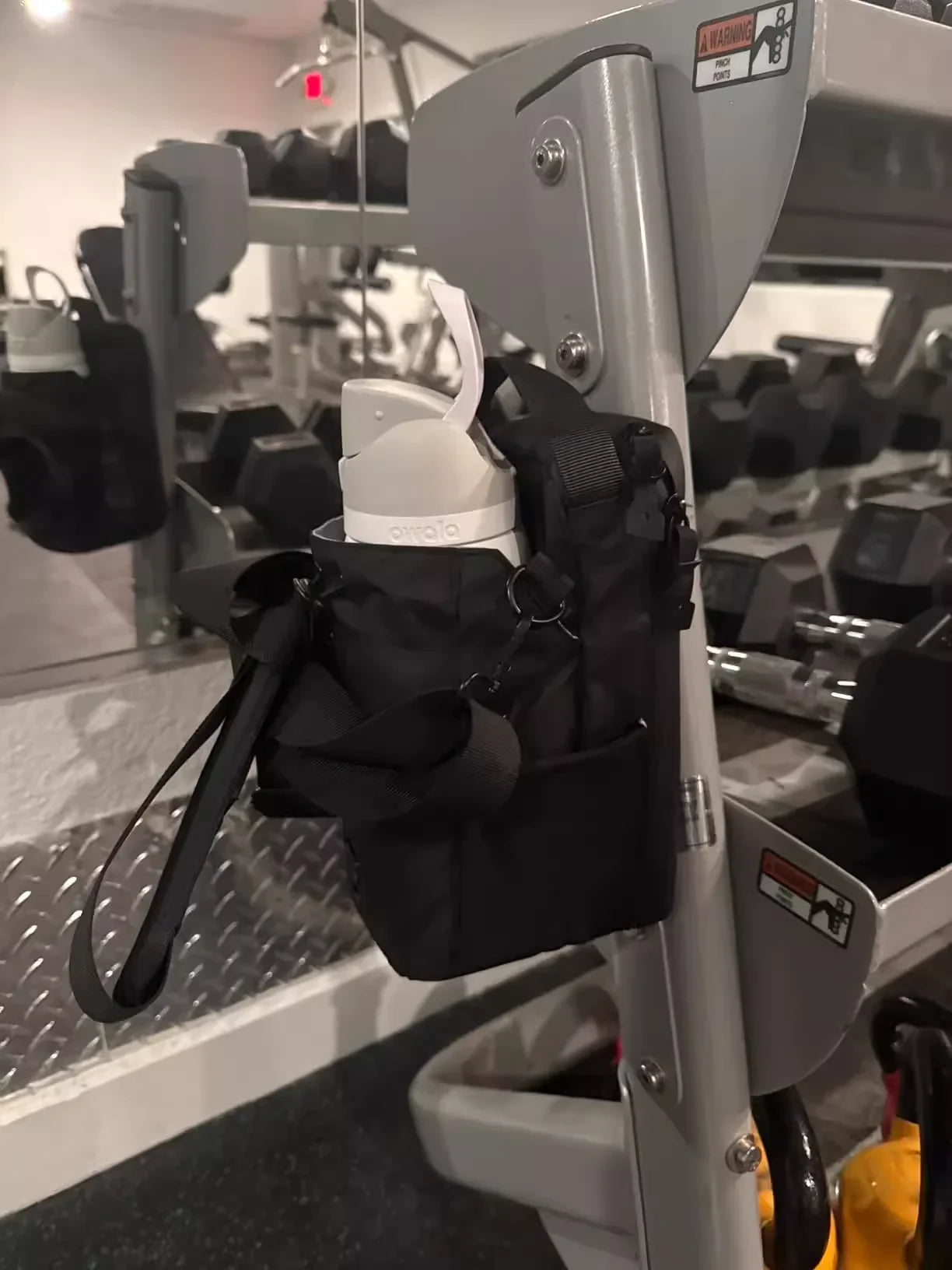 Powerful magnetic water bottle bag, portable water bottle hanging bag for gym exercise, large-capacity water cup bag